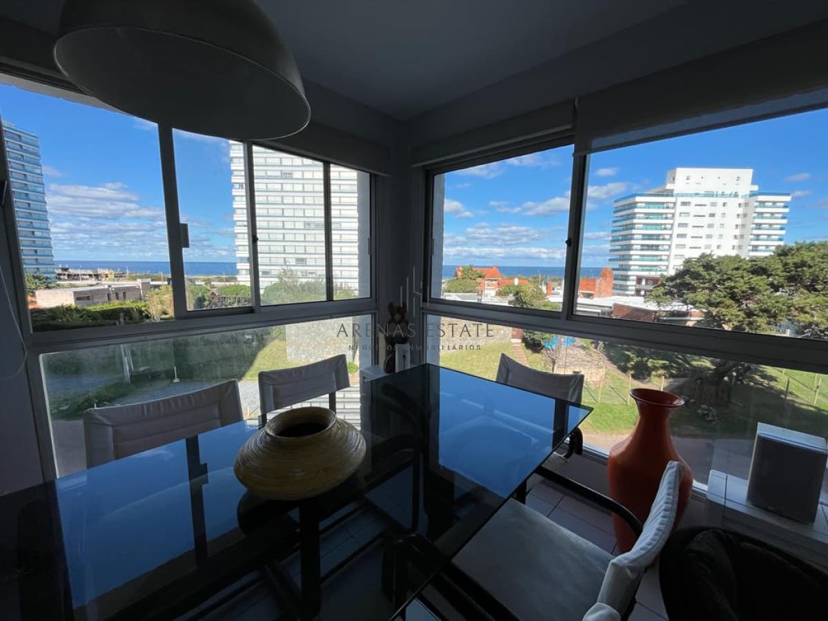 Apartamento ID.3710 - Apartamento en venta de 2 dormitorios, terraza con vista al mar- Brava, Punta del Este