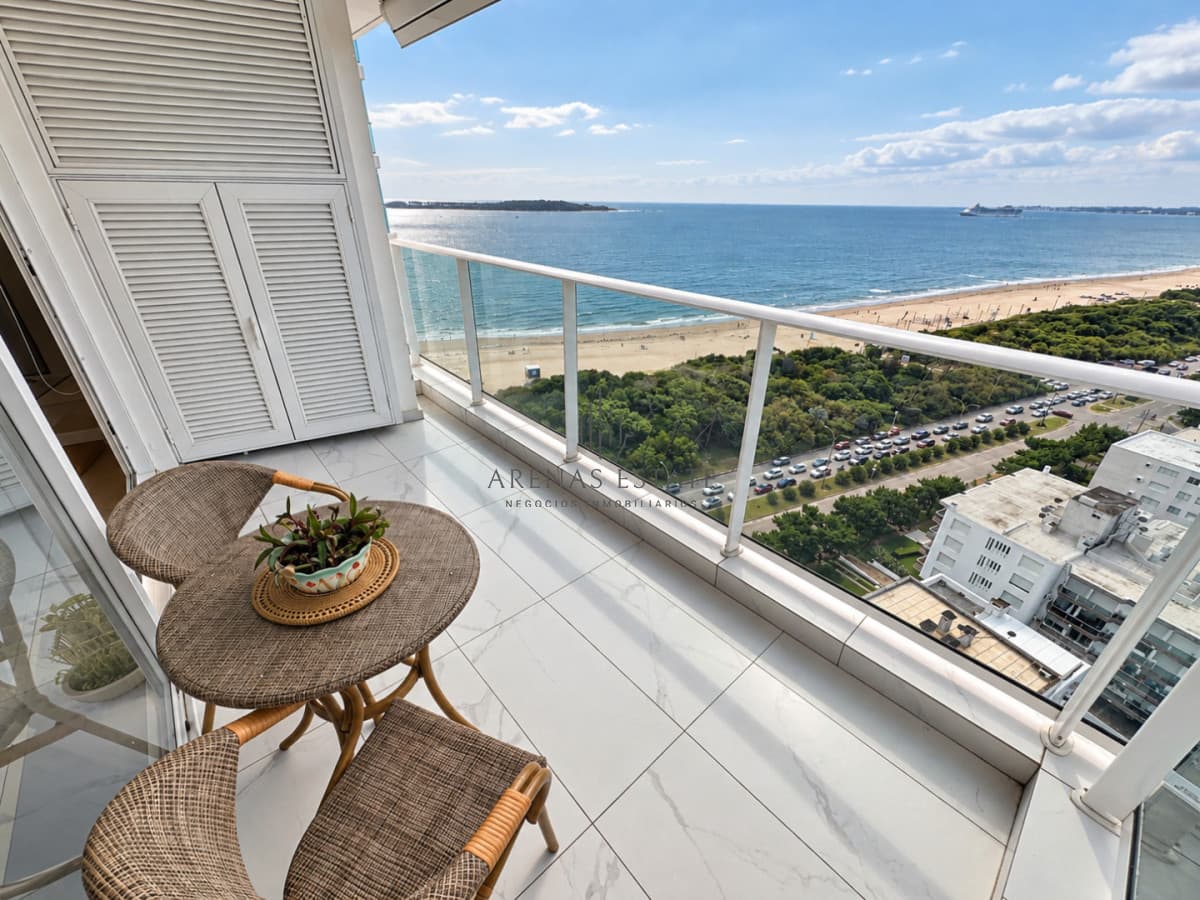 Exclusivo apartamento en primera línea de Playa Mansa