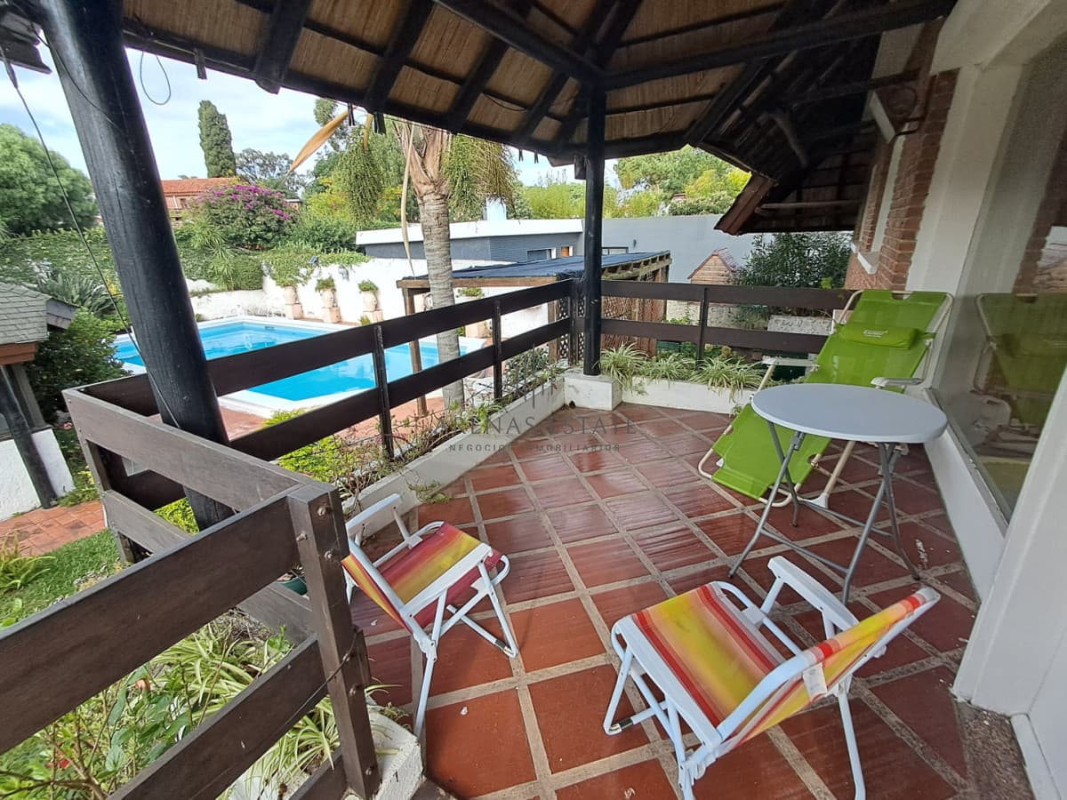 Casa ID.4666 - PUNTA DEL ESTE A METROS DE PLAYA MANSA GRAN CASA DE 5 DORMITORIOS PISCINA CANCHA DE PADLE EN VENTA