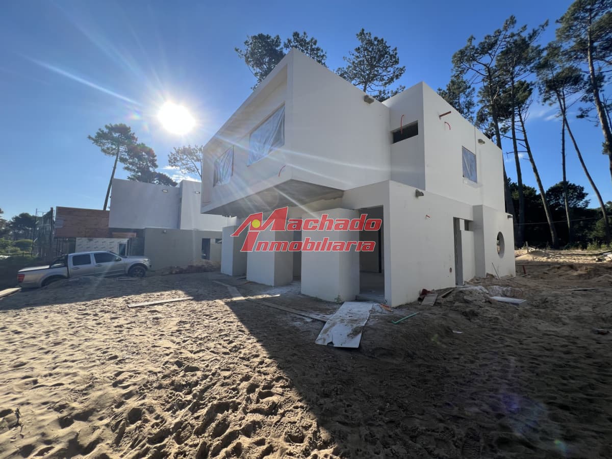 Desarrollo de casas en Pinares