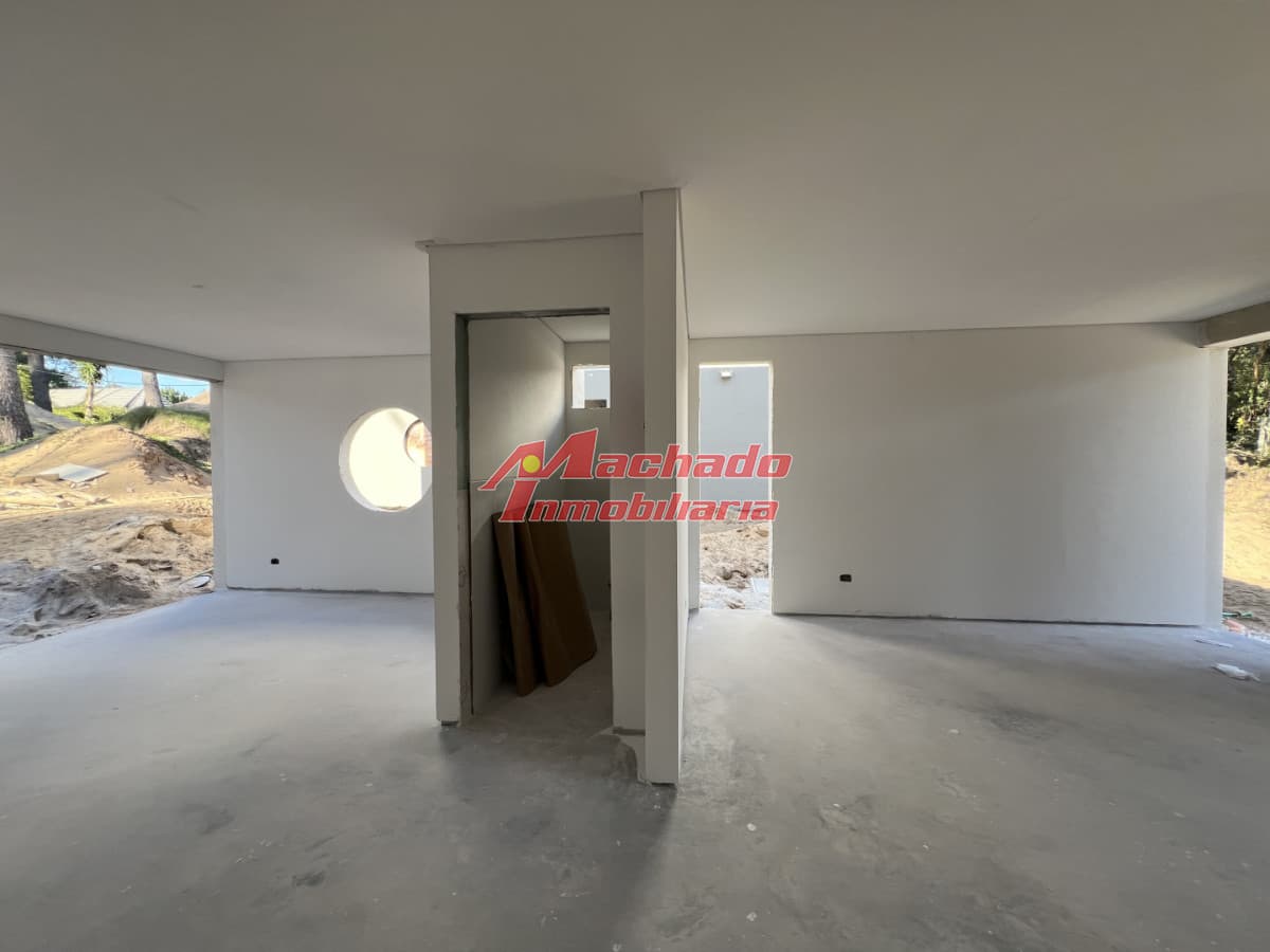 Casa a estrenar en Pinares, proyecto en obra, precio lanzamiento. Punta del Este