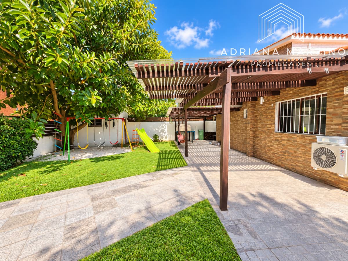 Casa en alquiler temporada punta del este playa brava Aidy grill
