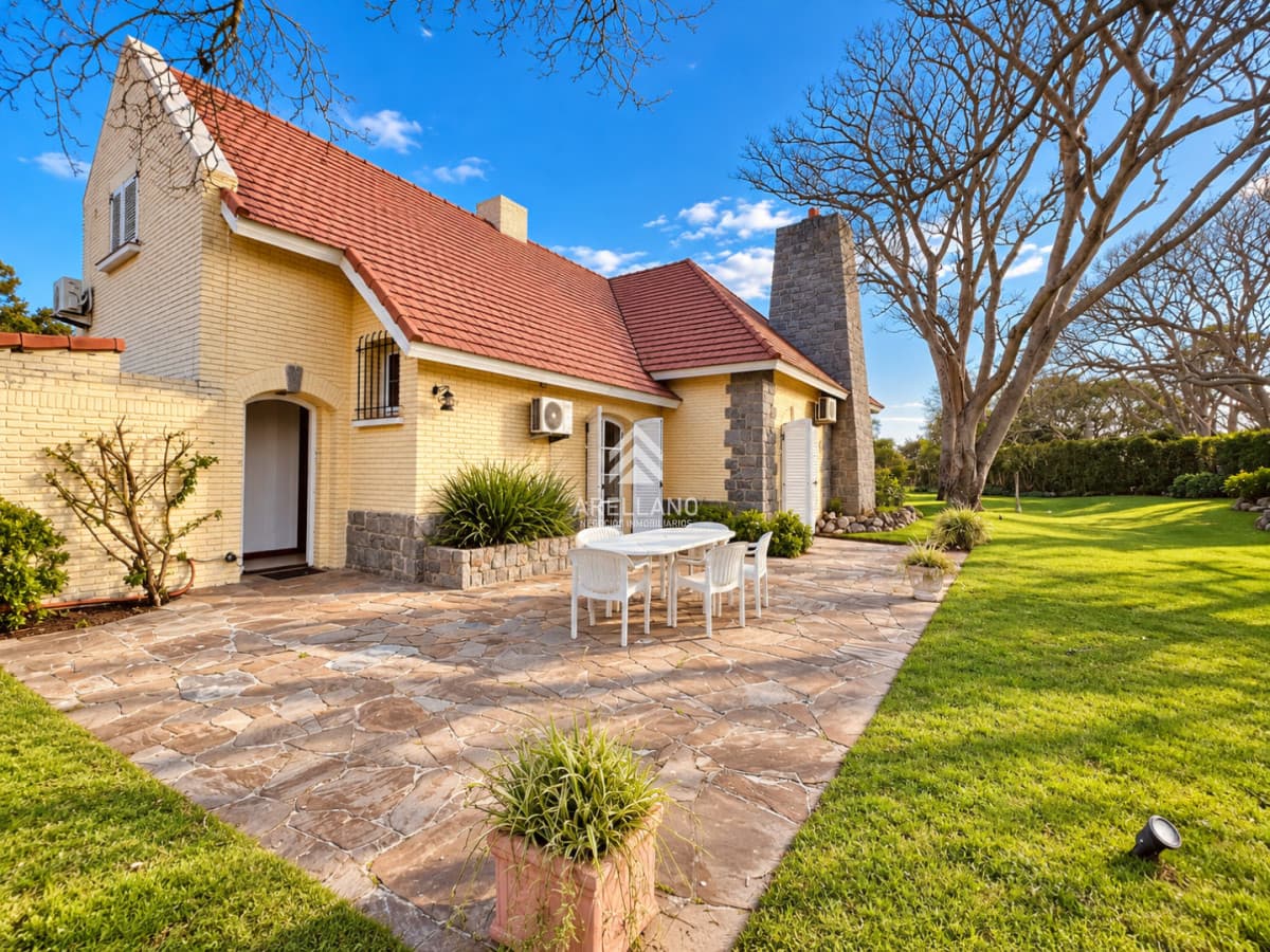 Casa ID.6967 - Casa en venta playa mansa Punta del Este