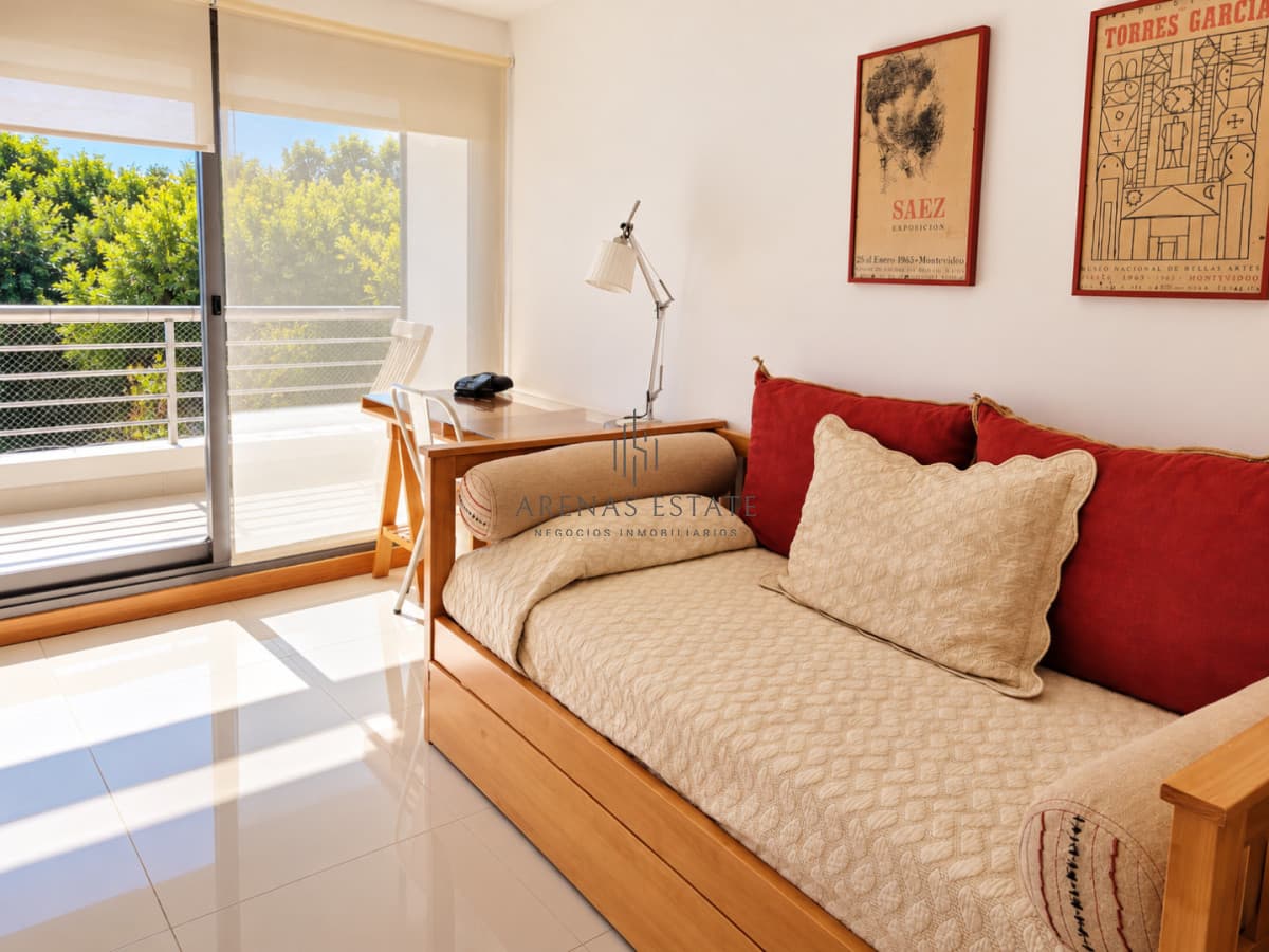 Apartamento de 3 dormitorios en alquiler en zona Brava