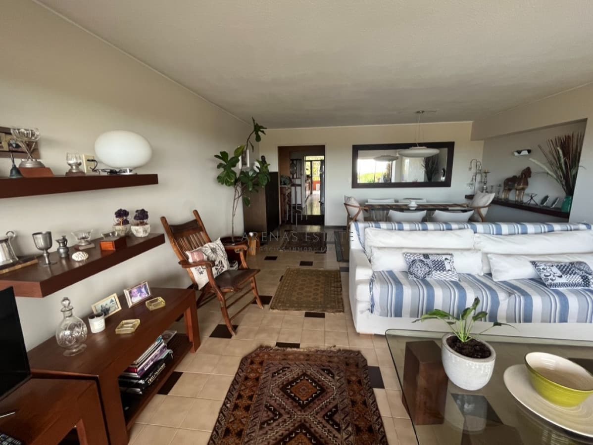 Apartamento ID.2023 - Apartamento en venta de 3 dormitorios en  Punta del Este, zona Brava