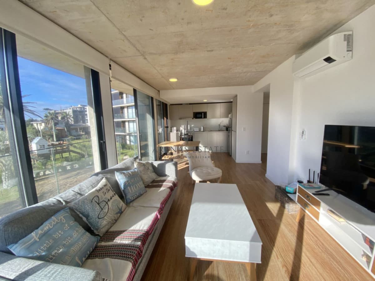 Apartamento ID.4802 - Apartamento de dos dormitorios en venta en Punta del Este , Mansa primera linea