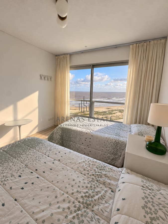 Apartamento ID.4860 - Apartamento de dos dormitorios  en venta en primera linea de Playa Brava