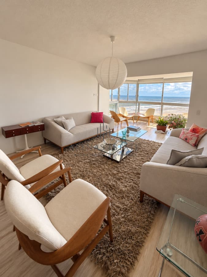 Apartamento ID.4860 - Apartamento de dos dormitorios  en venta en primera linea de Playa Brava