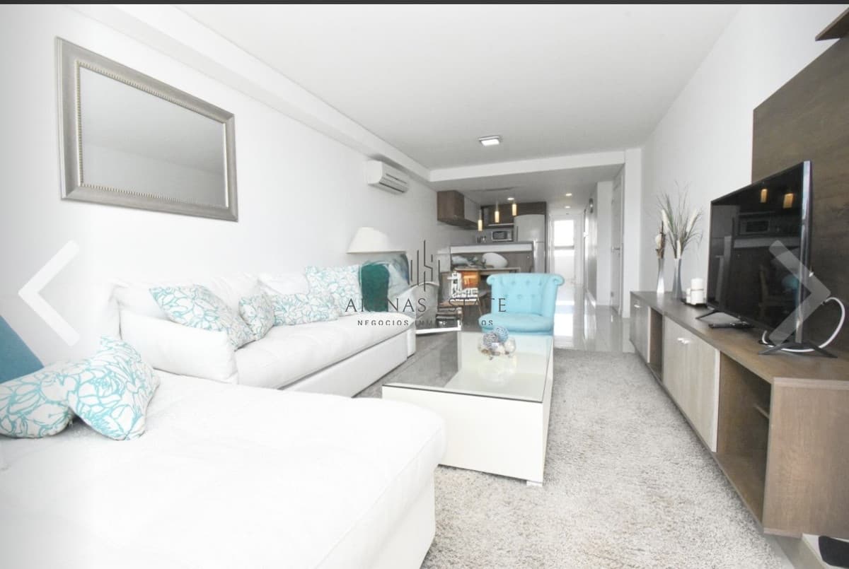 Apartamento ID.4438 - Excelente Departamento de 2 dormitorios en Edificio Chronos Punta del Este, Parada 7 de Playa Brava.