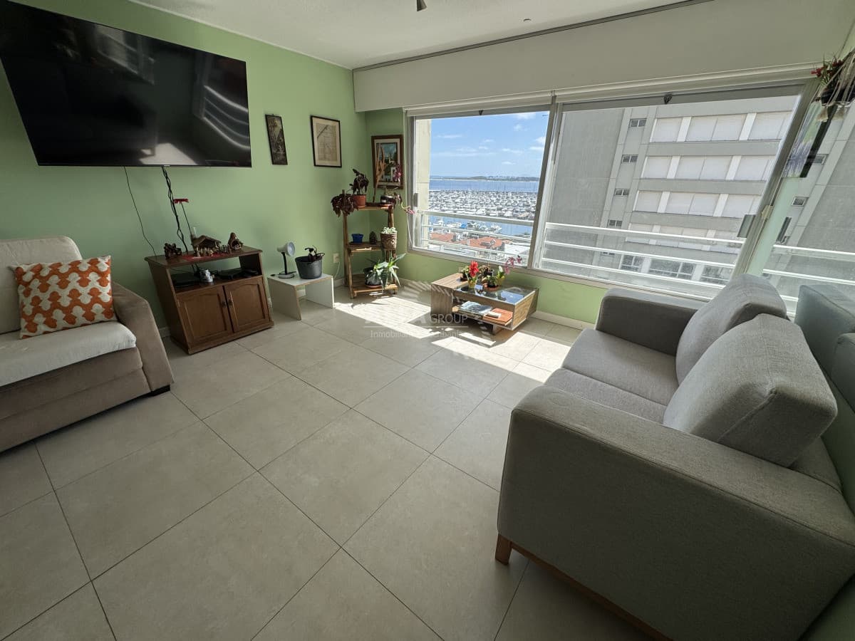 Apartamento de dos dormitorios en venta en Peninsula , Punta del Este