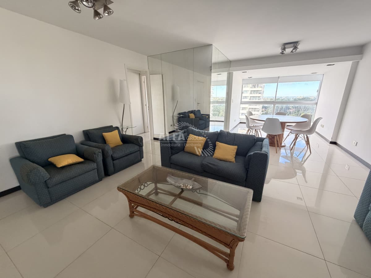 Punta del Este, APTO en venta de 3 dormitorios reciclado !!