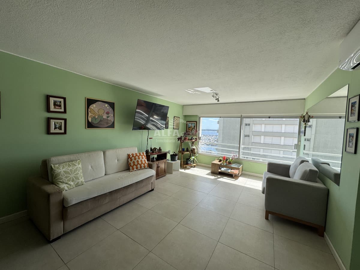 Apartamento de dos dormitorios en venta en Peninsula , Punta del Este