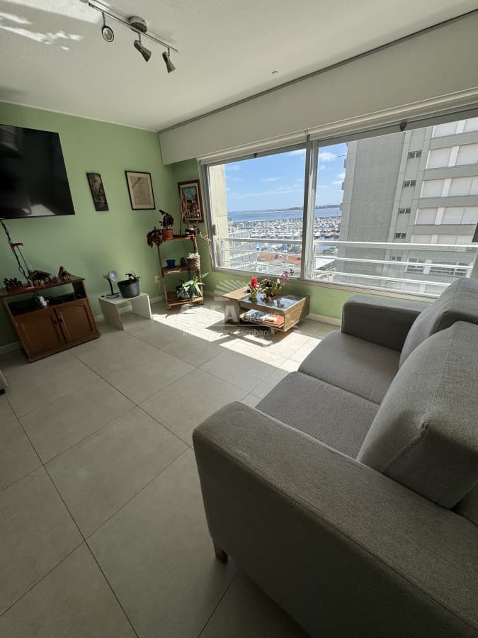 Apartamento de dos dormitorios en venta en Peninsula , Punta del Este