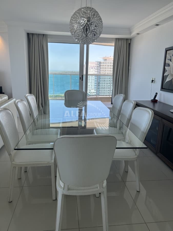 Apartamento de 3 dormitorios en suite más dependencia en venta en  Punta del Este