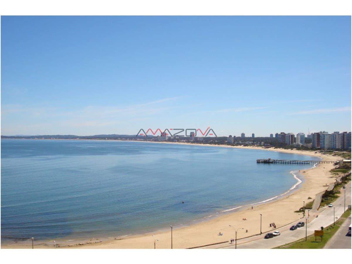 Apartamento en Mansa, primera línea 3 dormitorios y dependencia