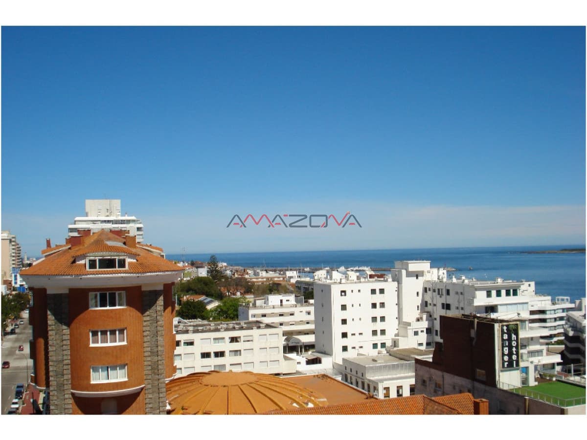 Apartamento en Mansa, primera línea 3 dormitorios y dependencia