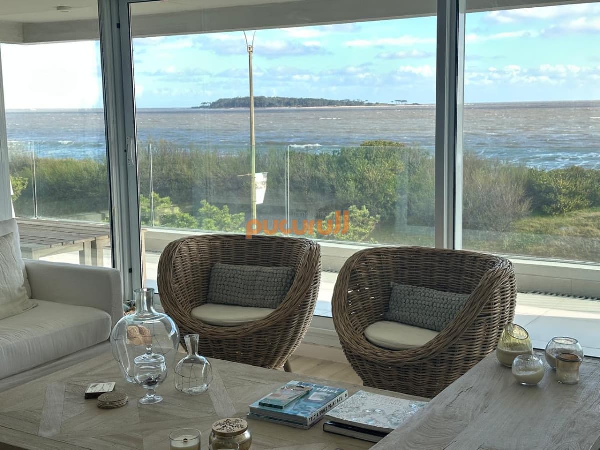 EXCELENTE APARTAMENTO A LA VENTA CON TODA LA VISTA AL MAR PLAYA MANSA 3 DORMITORIOS