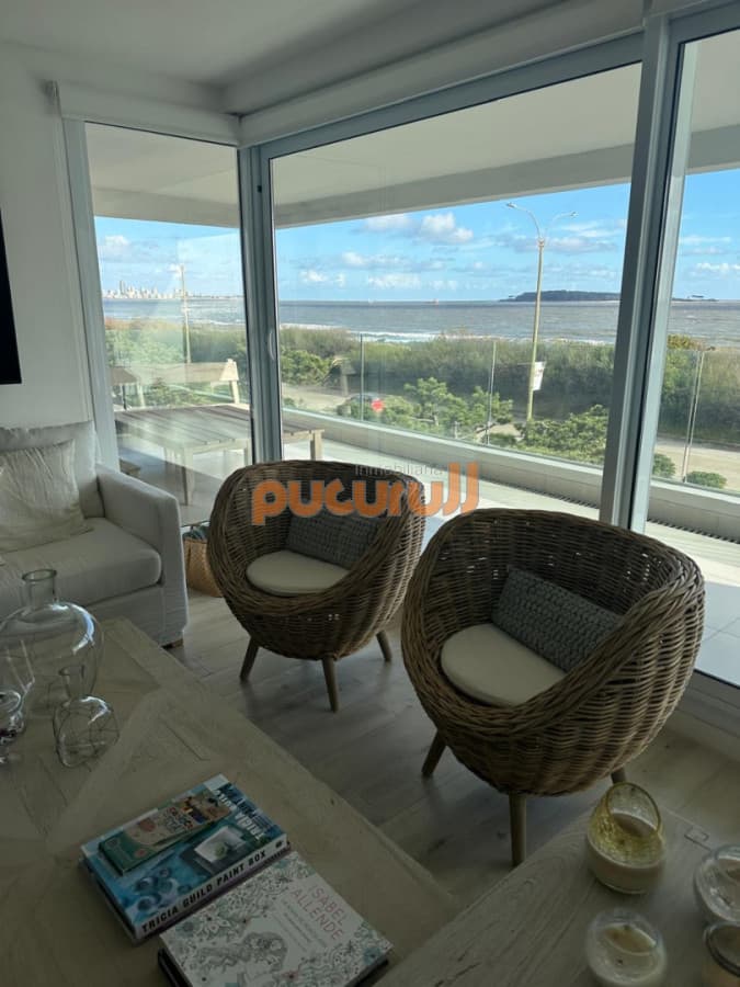 EXCELENTE APARTAMENTO A LA VENTA CON TODA LA VISTA AL MAR PLAYA MANSA 3 DORMITORIOS