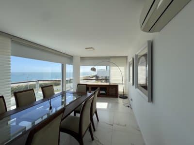 Apartamento en alquiler de temporada en Torre millenium de 4 dormitorios mas servicio , Playa mansa , Punta del este   -