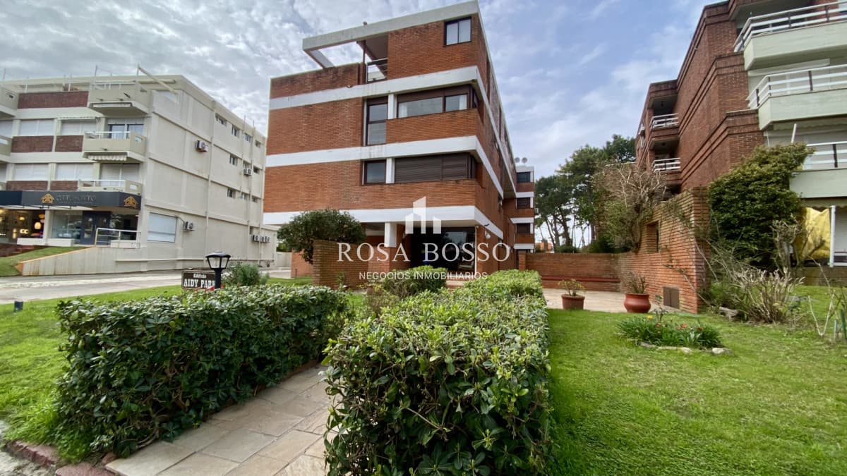 Apartamento Venta Duplex 3 dormitorios Aidy Grill Punta del Este