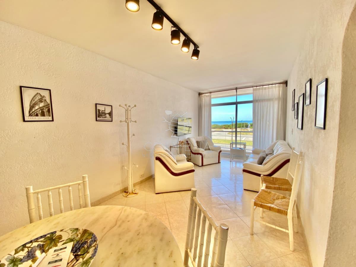 Venta  apartamento 2 dormitorios y medio en Playa Brava, Punta del Este
