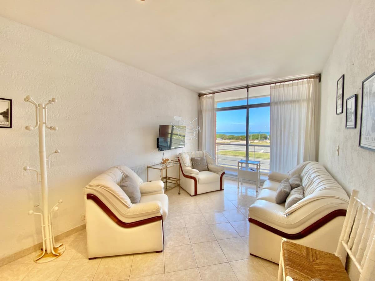 Venta  apartamento 2 dormitorios y medio en Playa Brava, Punta del Este