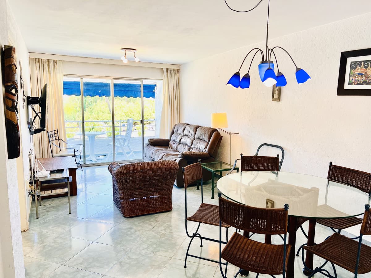 Apartamento ID.6840 - Alquiler temporada apartamento 2 dormitorios mas dependencia de servicio en Playa Mansa, Punta del Este
