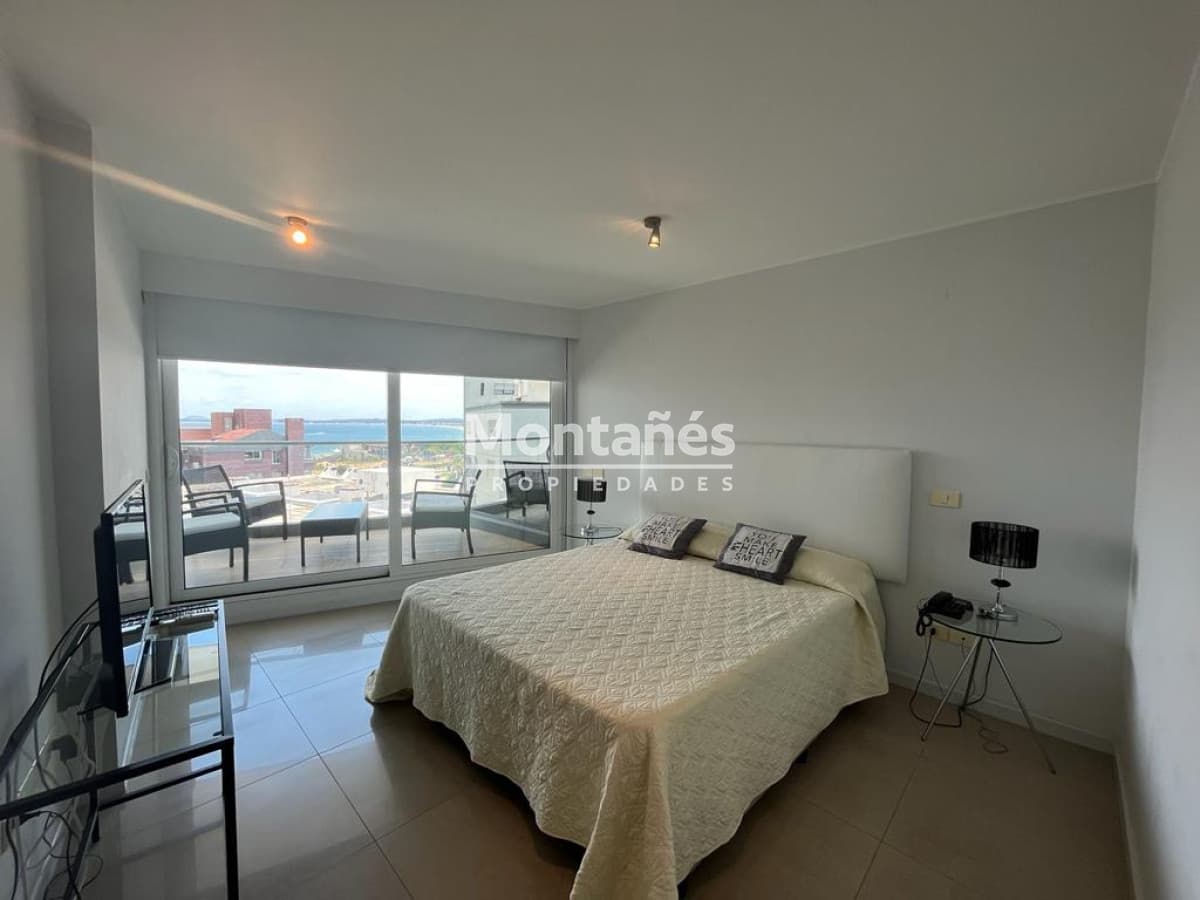 Apartamento ID.10487 - Amplio, frente al mar y con servicio de playa, 3 dormitorios en suite.