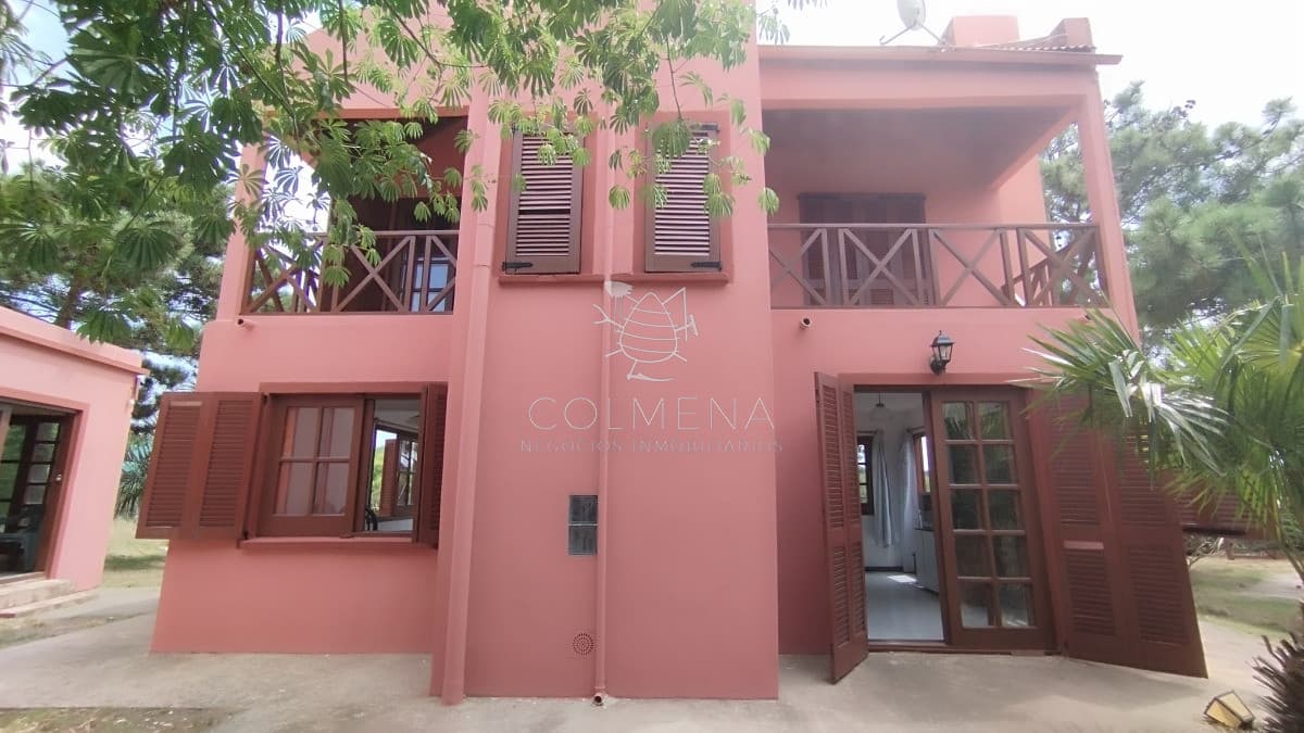 Casa de 2 dormitorios, 2 baños en balneario Buenos Aires