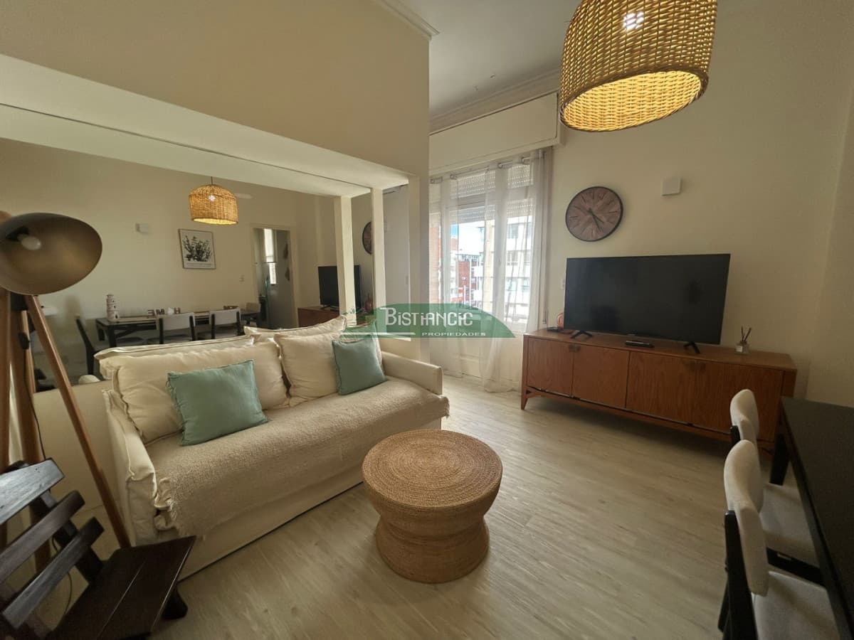 Departamento en Peninsula, Punta del este. 2 dorm,2 baños, con cochera, wifi y servicio de mucama.