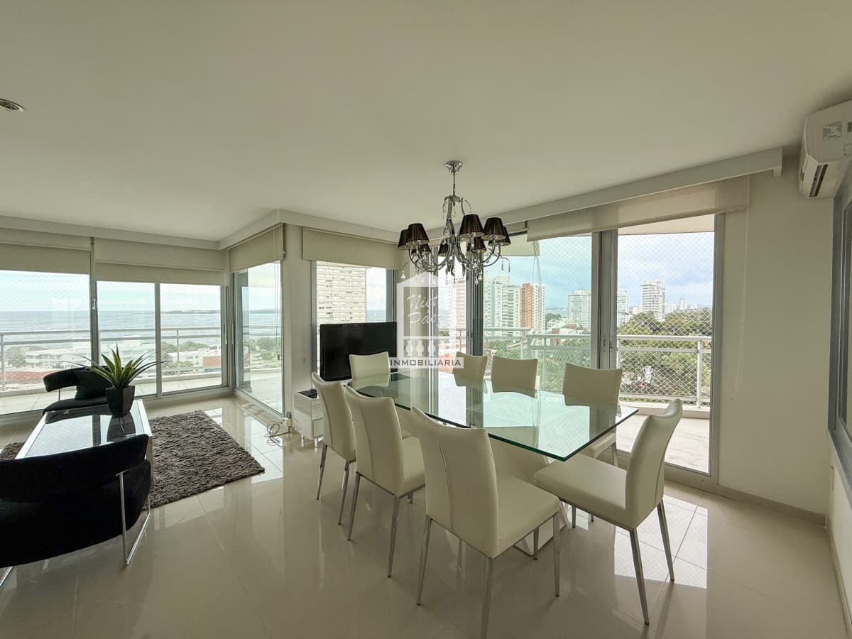 VENTA APARTAMENTO 3 DORMITORIOS EN SUITE MAS DEPENDENCIA DE SERVICIO COMPLETA AMPLIO PLAYA MANSA