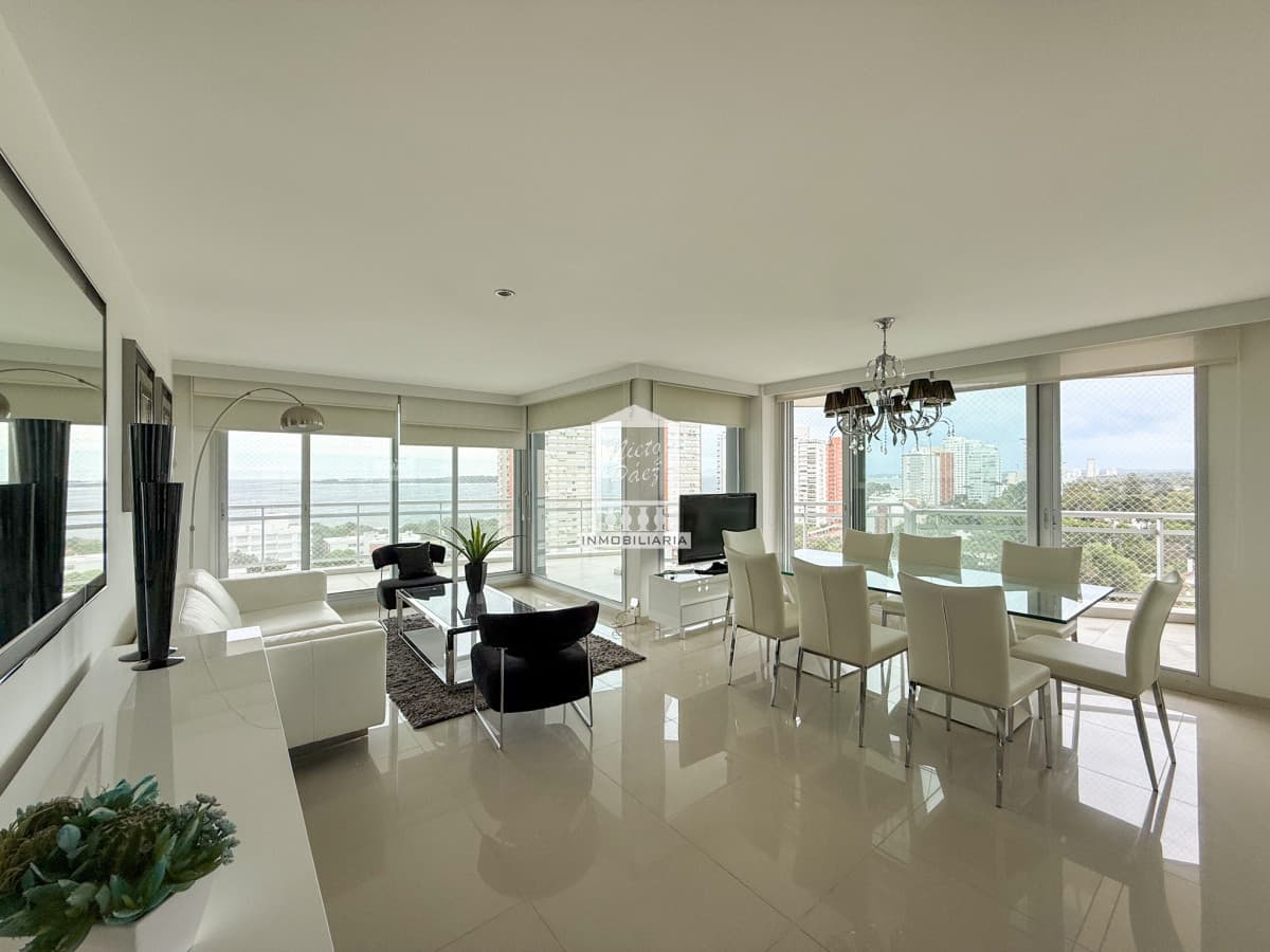 VENTA APARTAMENTO 3 DORMITORIOS EN SUITE MAS DEPENDENCIA DE SERVICIO COMPLETA AMPLIO PLAYA MANSA