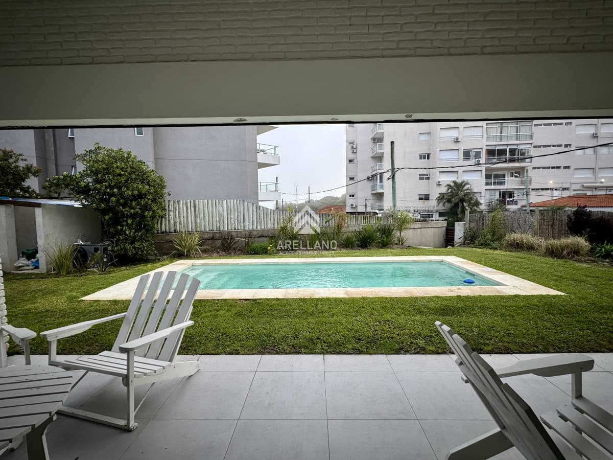 Casa ID.5369 - Alquiler de temporada casa 4 dormitorios A pasos de playa mansa