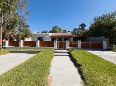 Hermosa casa en alquiler con piscina, Pinares  -