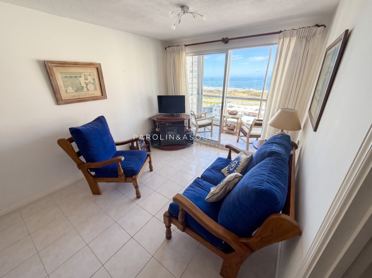 Apartamento en venta de 2 dormitorios con vista al mar