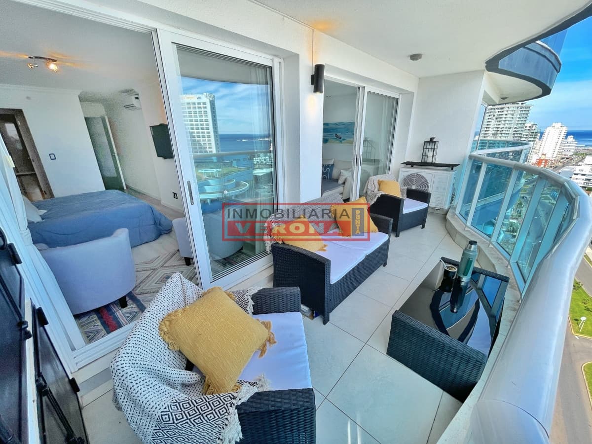 Hermoso apartamento con vista al mar en Playa Mansa - Inmobiliaria Verona Punta