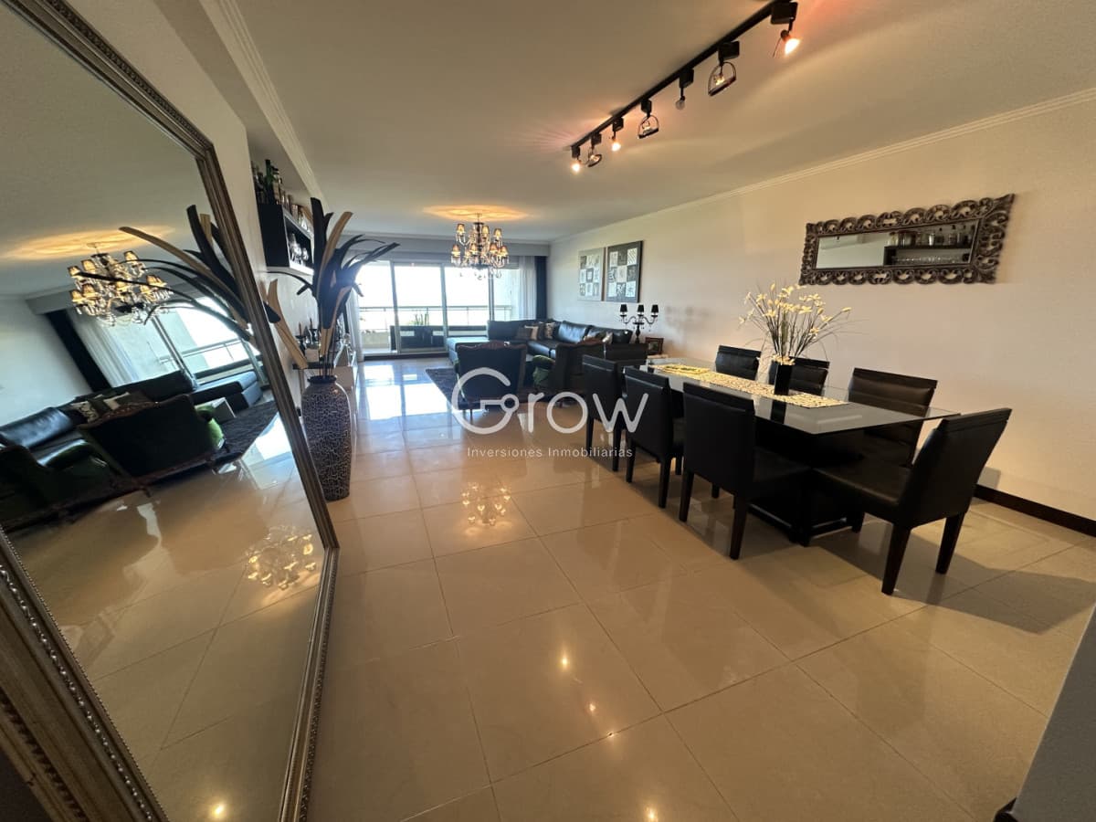 Exclusivo departamento en Torre Lobos en Playa Brava  -