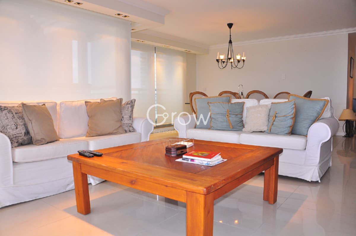 Apartamento en venta de 3 dormitorios en Exclusiva Torre Imperial ll