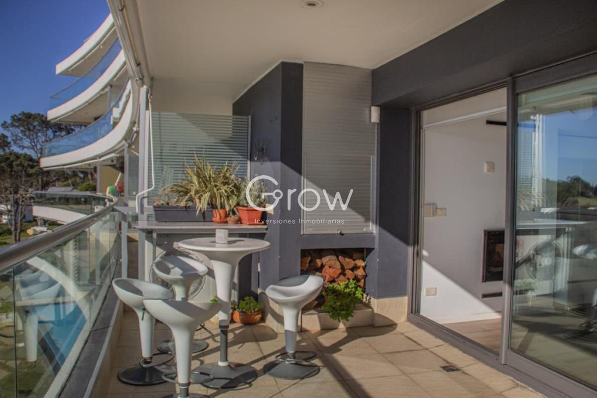 Hermoso departamento en primera linea de Playa Mansa  -