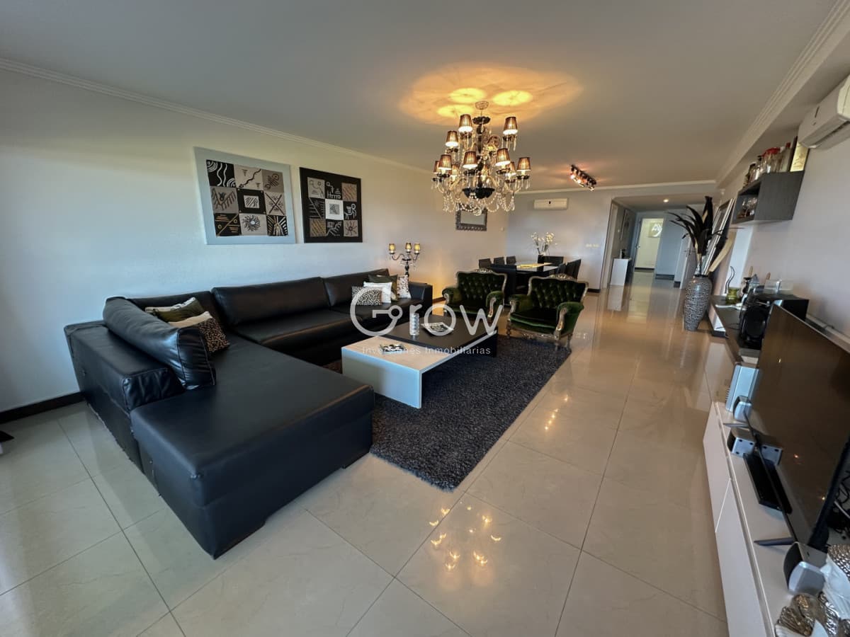 Exclusivo departamento en Torre Lobos en Playa Brava  -