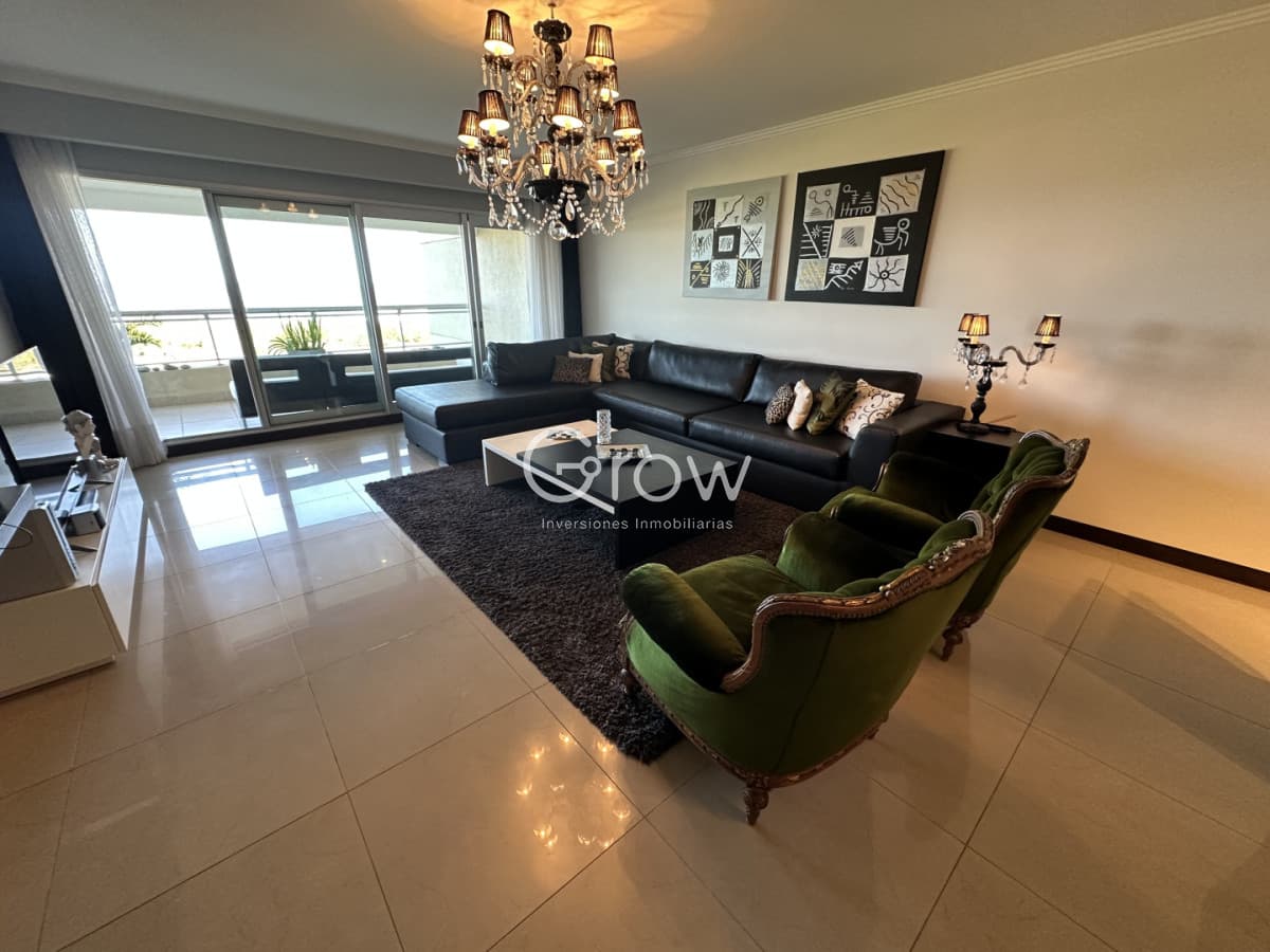 Exclusivo departamento en Torre Lobos en Playa Brava  -