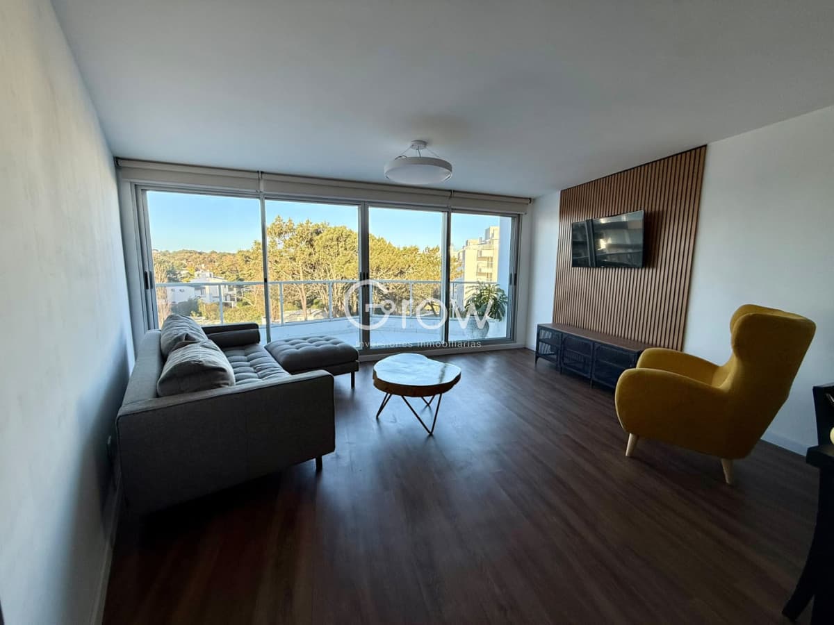 Pent House en primera linea de Playa Mansa en alquiler anual y temporal!