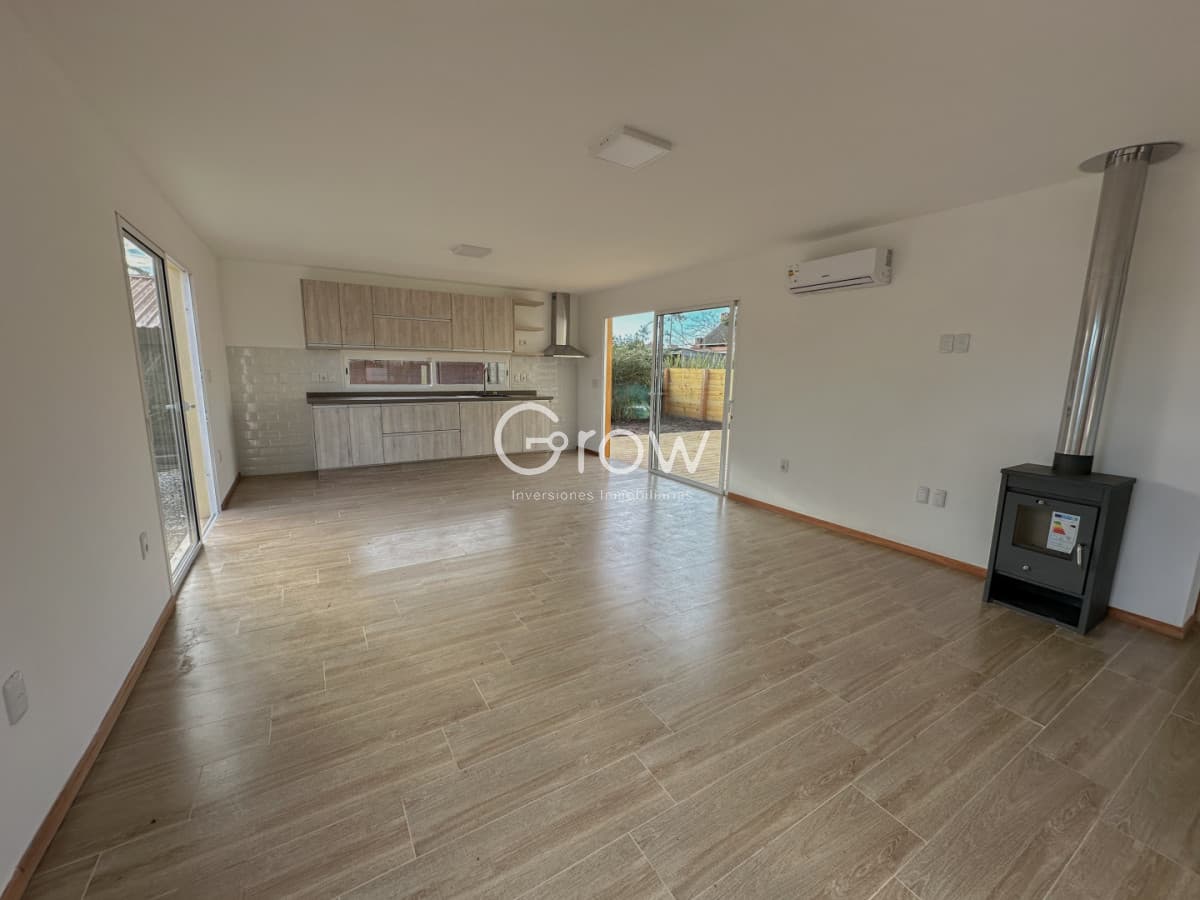 Hermosa casa a estrenar en Pinares