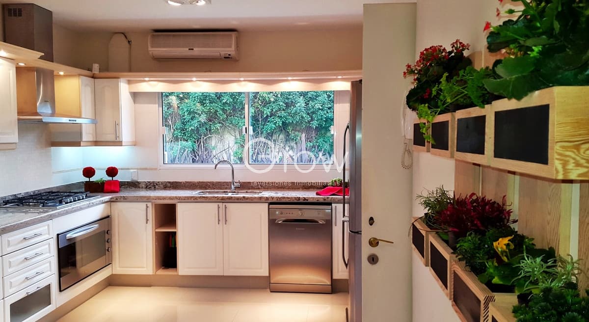 Hermosa casa ideal para disfrutarla todo el año a pasos del mar.