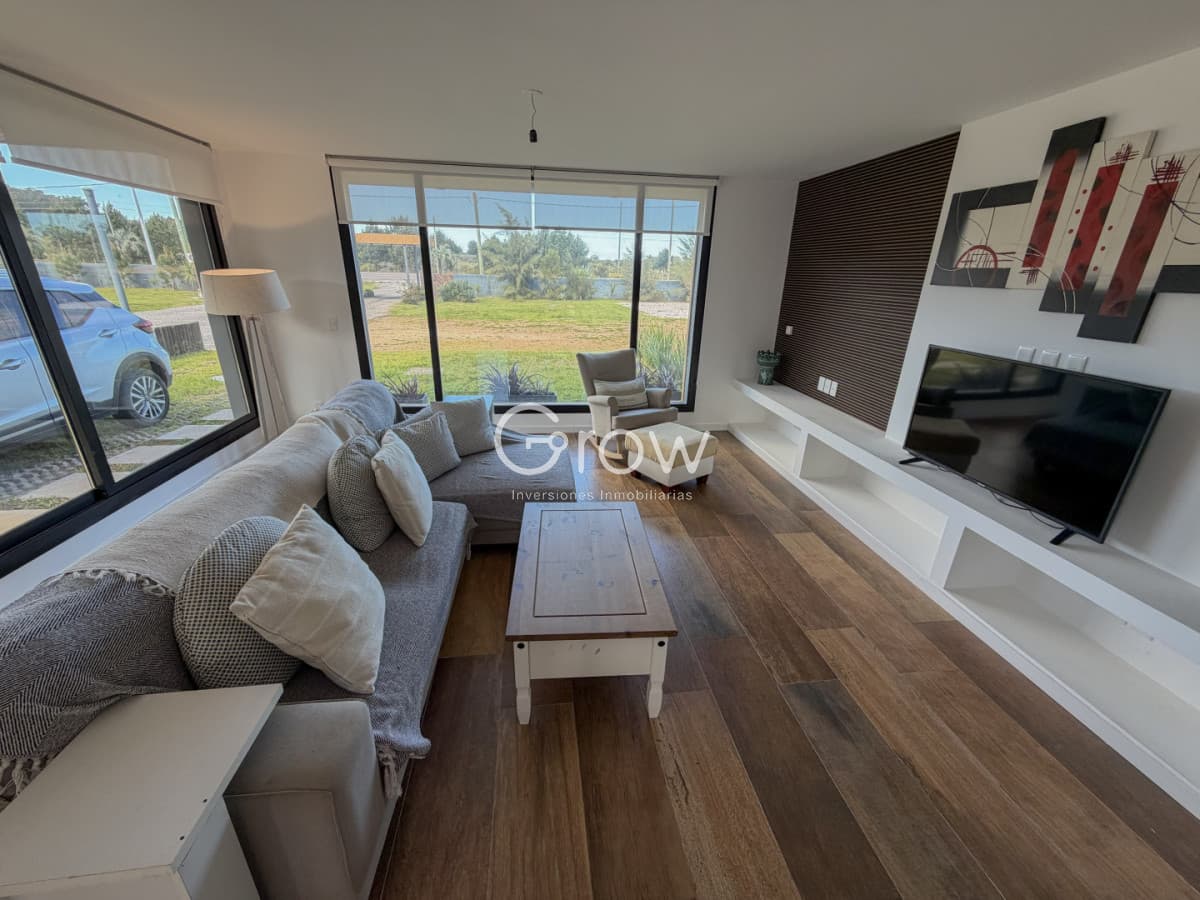 Casa moderna en venta en un barrio privado