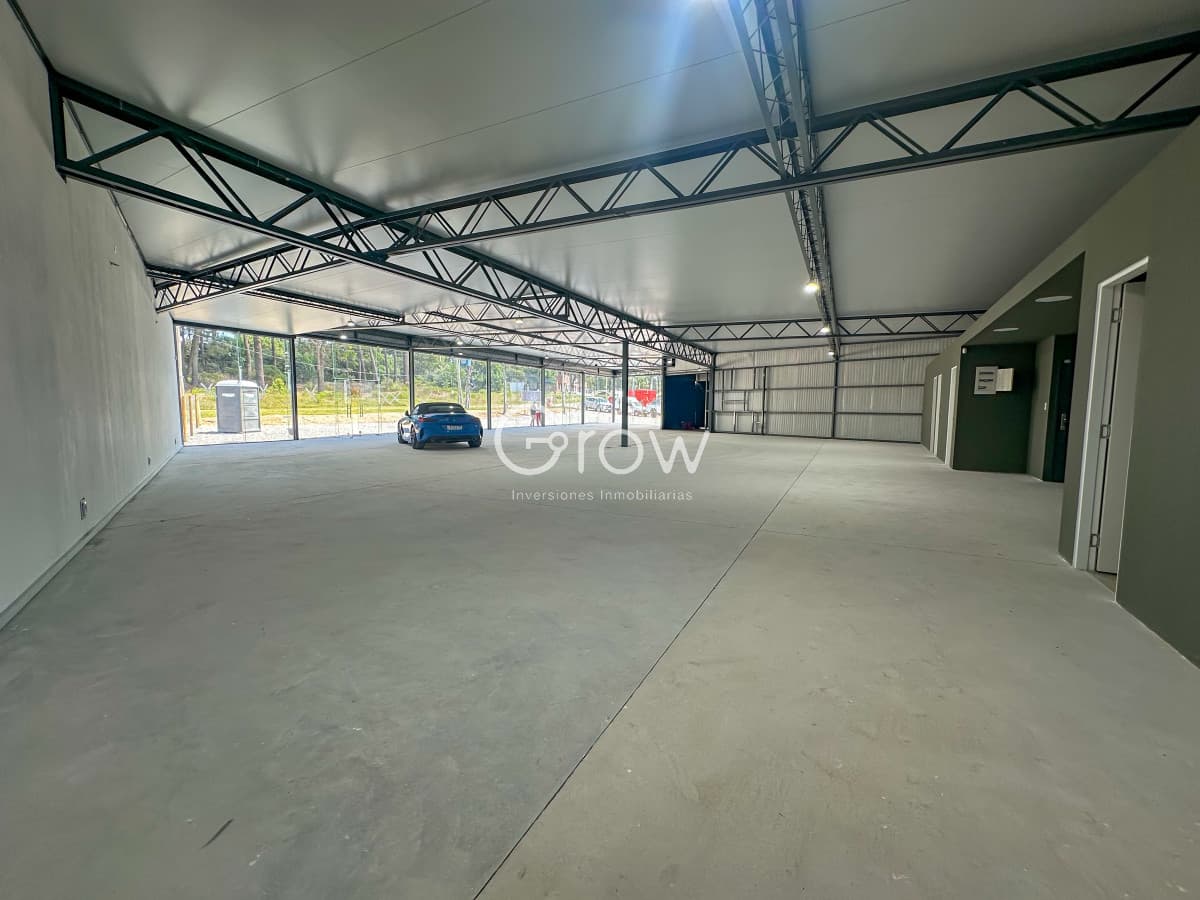 A estrenar local en Av en Maldonado con 660 m2 de uso exclusivo
