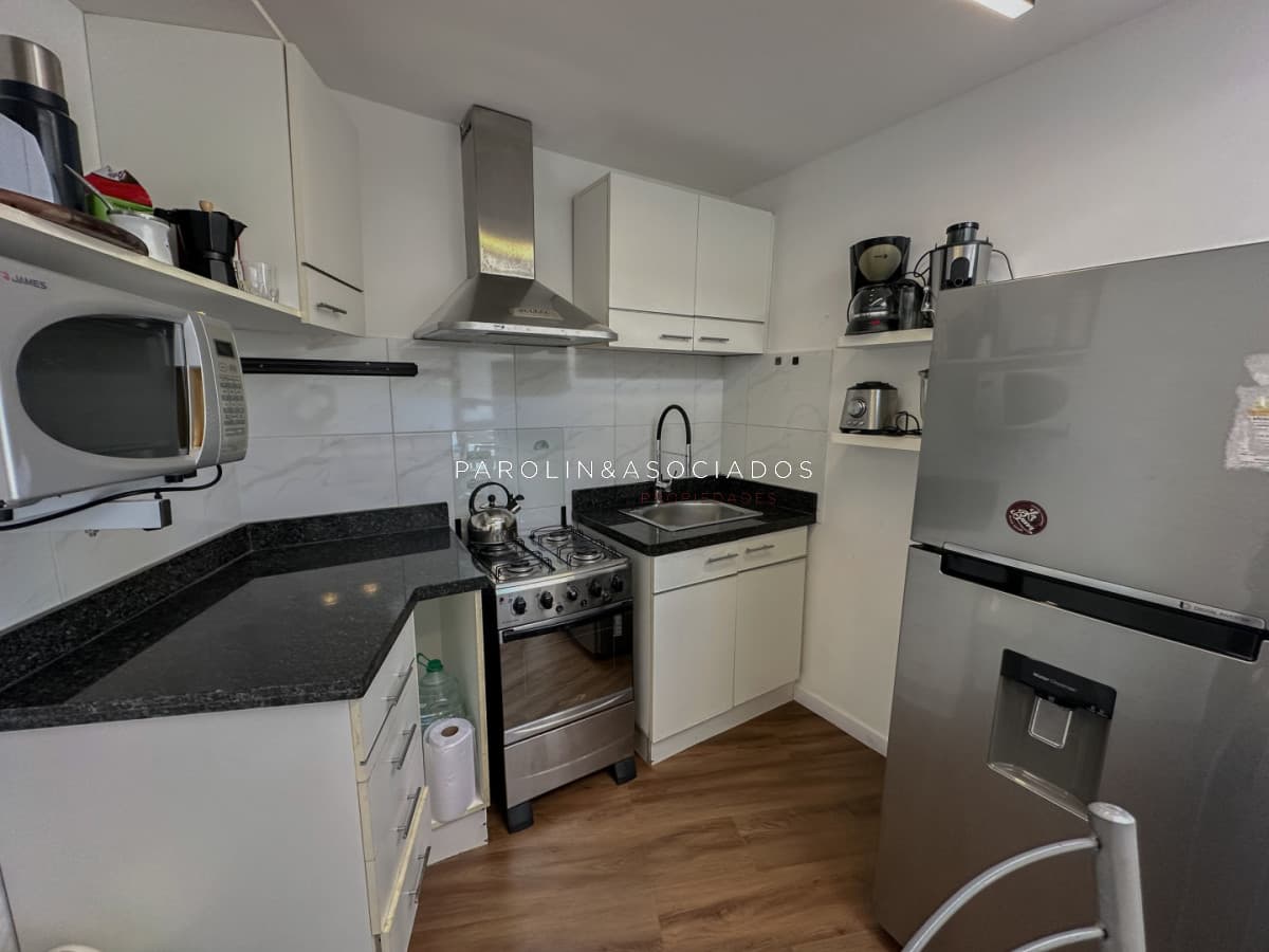 Exclusivo Pent-House en venta de 2 dormitorios en playa Mansa, Punta del Este.