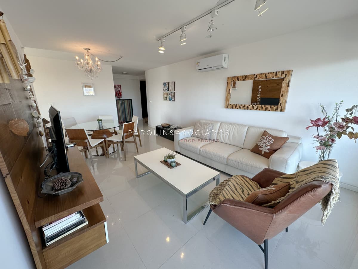 Hermoso Apartamento en venta a pasos del mar.
