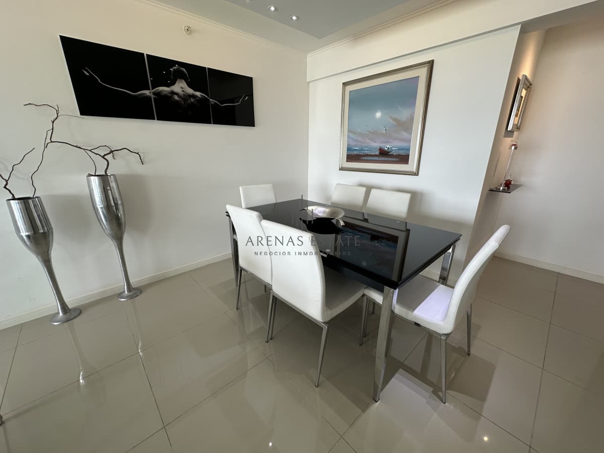 Apartamento ID.4825 - OPORTUNIDAD! Wind Tower de 2 dormitorios, hermosa vista al mar!