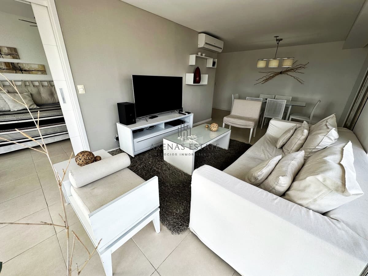 Apartamento ID.2255 - Punta de Este, Apartamento de 3 dormitorios a metros del mar y al Hotel Conrad.